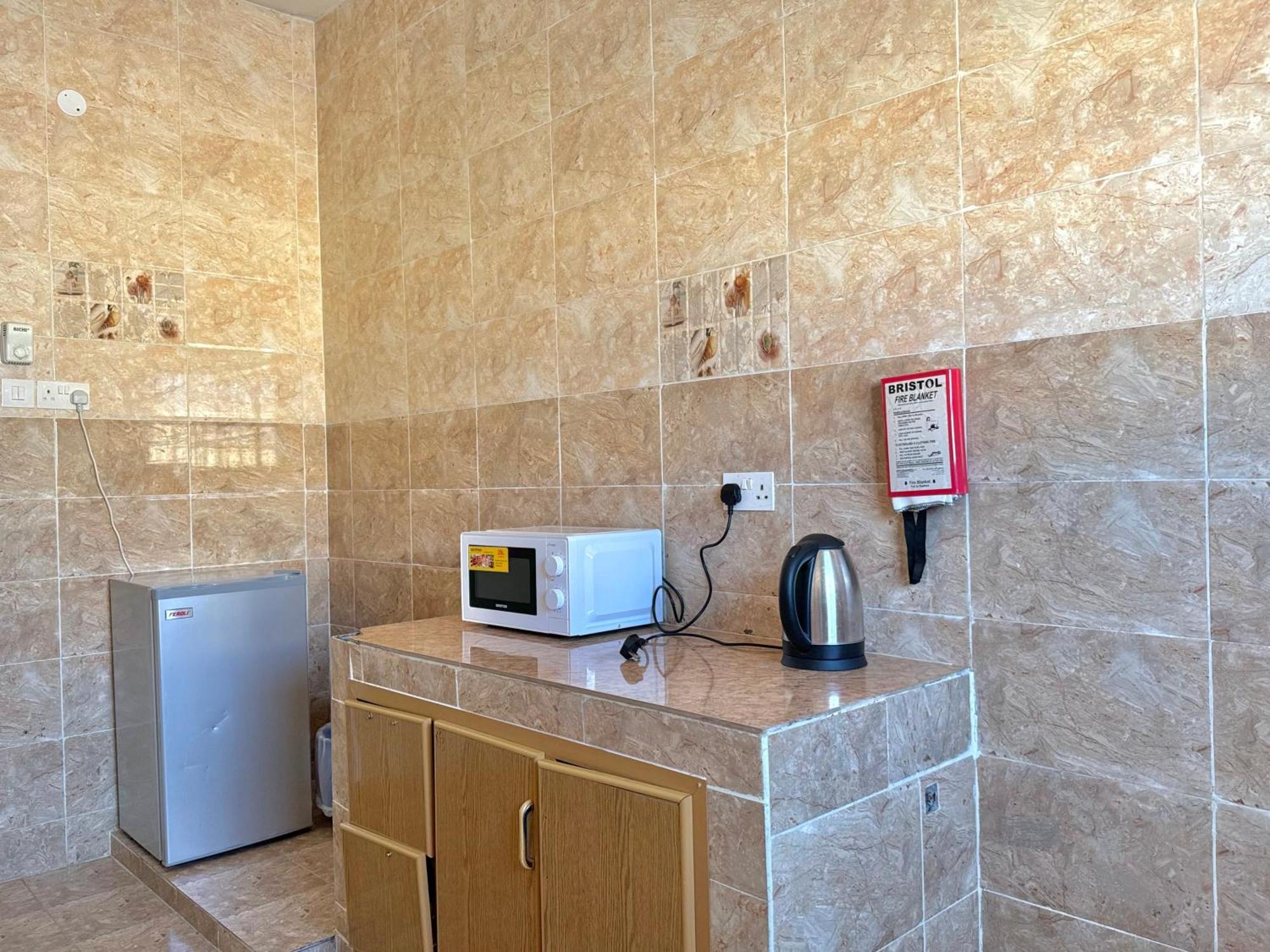 Luluat Al Afia Hotel Apartments Sur Exterior photo